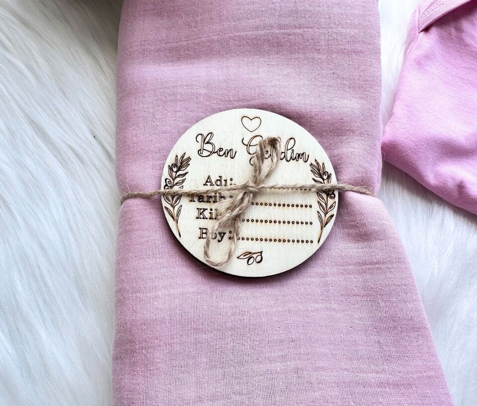Pembe Tavşanlı Yenidoğan Bebek Hediye Seti – Kadife Yumuşaklığında El Örgüsü ve Saf Pamuk Detaylar