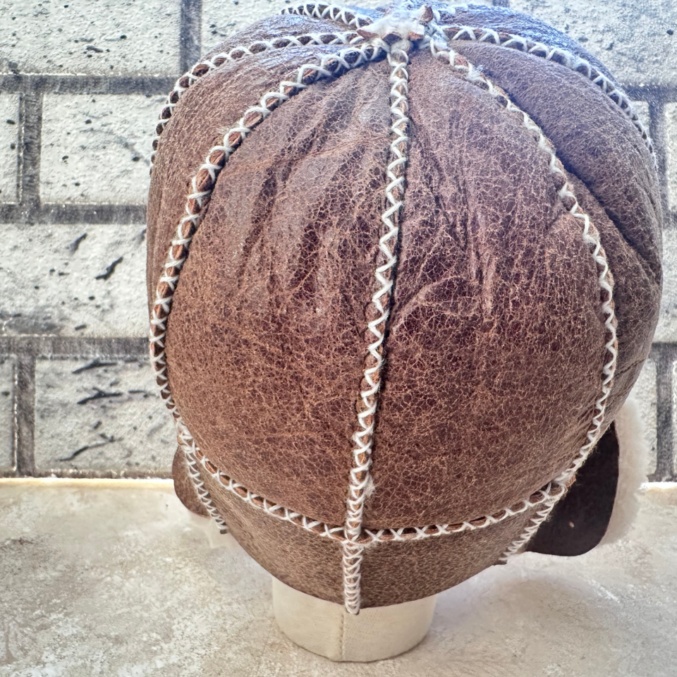 El Yapımı Deri Bebek Şapkası – %100 Hakiki Deri & Organik Yün Astar | İsim Nakışlı Kişiye Özel Şapka | Kışlık Bebek Şapkası | El Yapımı Hediye